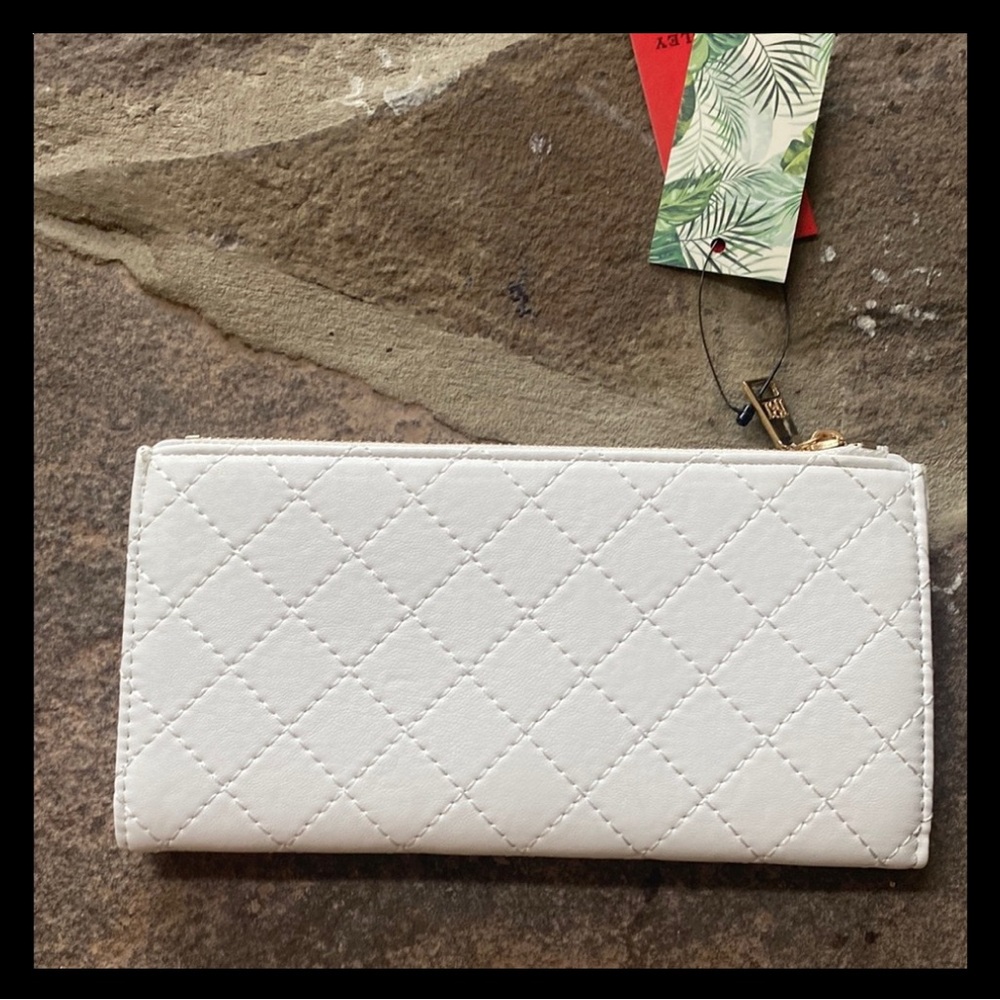 NWT Badgley Mischka White Quilted Long Card Wallet gold logo hardware purse - Picture 2 of 4